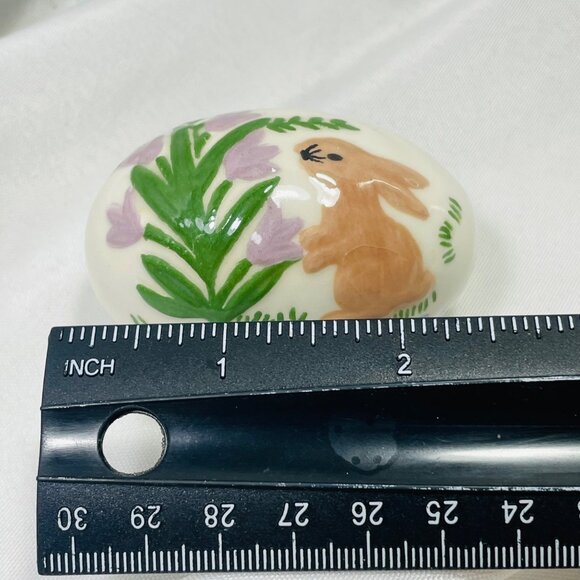 Easter Egg With Bunny & Flower Design Hand-Painted Glazed Ceramic Vintage 1982 - Picture 6 of 7